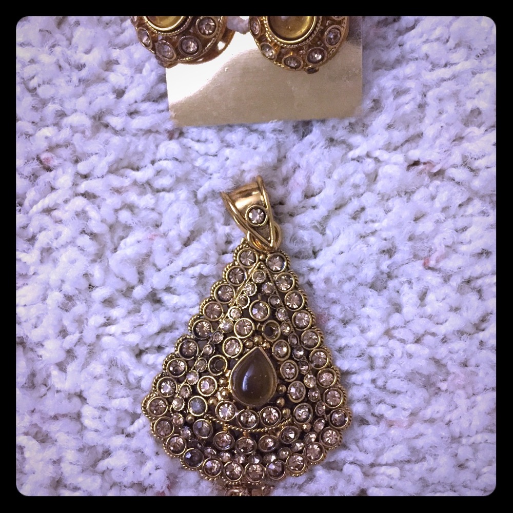 Indian necklace and earrings set